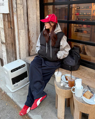 Wide sweatpants with side pockets