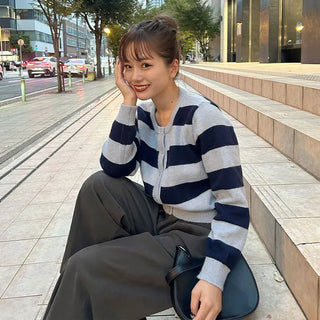 Round neck two-tone cardigan