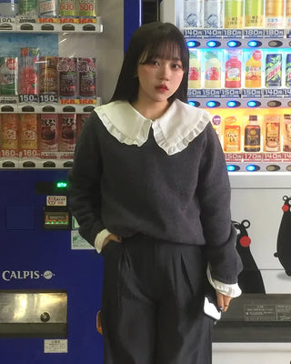 Big collar frill blouse