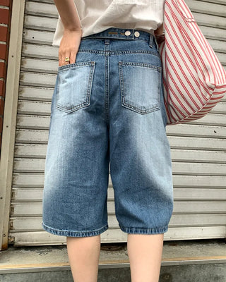 Back-button Bermuda shorts