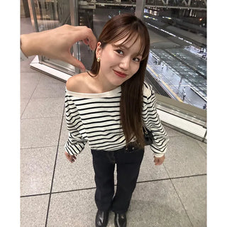 Striped off-shoulder sweatshirt