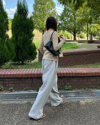 Side-tuck wide sweatpants