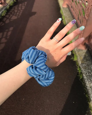 Border detail scrunchie