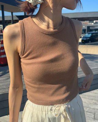 Cropped simple tank top