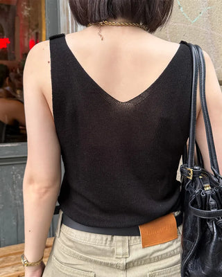 V-neck knit sleeveless top