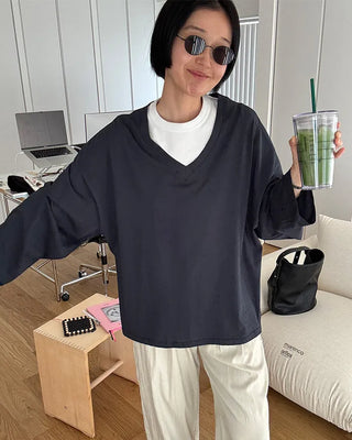 Loose-fitting V-neck cotton t-shirt