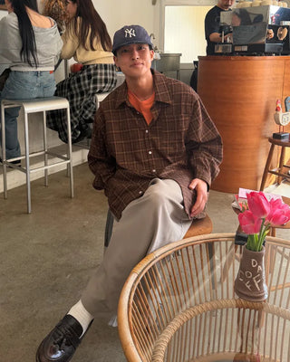 Three-pleat wide-leg slacks