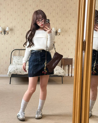 Off-shoulder loose-fit knit