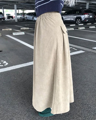 Corduroy pleated long skirt
