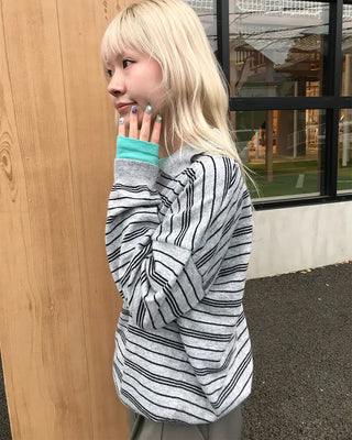 Colored neck striped knit