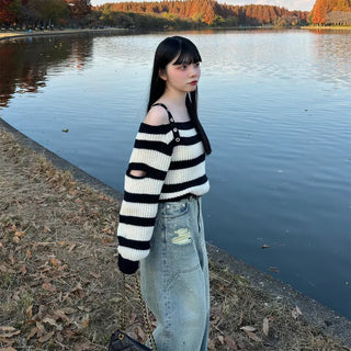 Shoulder slit striped knit