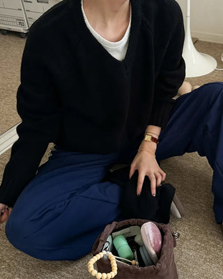 Loose-fit V-neck knit