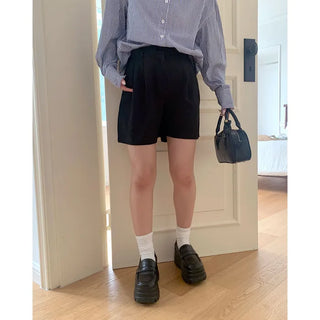 Double-pleated shorts