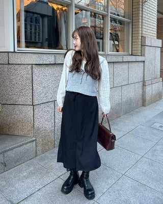 Ribbon knit biste