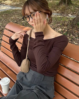 Off-shoulder slim-fit long t-shirt