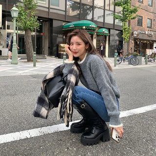 Two-tone raglan knit