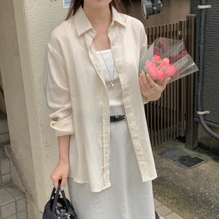 Loose-fit linen shirt (4c)