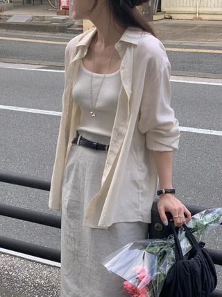 Loose-fit linen shirt (4c)
