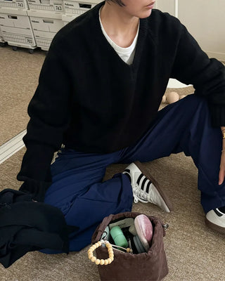Loose-fit V-neck knit