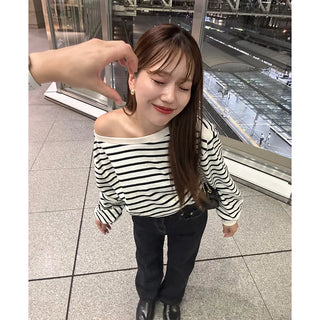 Striped off-shoulder sweatshirt