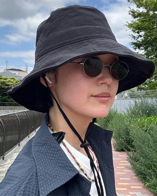 Oval frame sunglasses