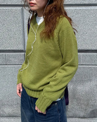 V-neck loose-fit knit