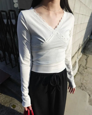 Lace V-neck ribbed slim T-shirt