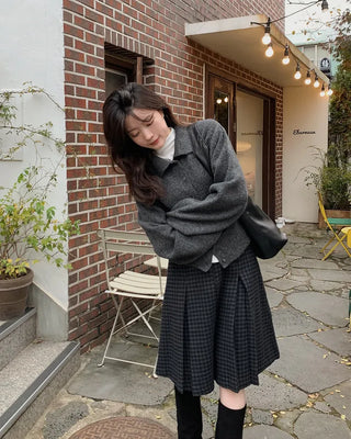 Checked pleated skirt