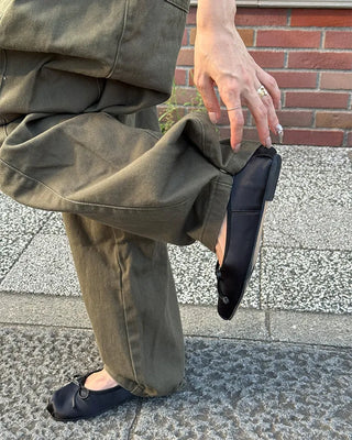 Side pintuck wide pants