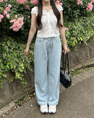 Frilled hem sleeveless blouse