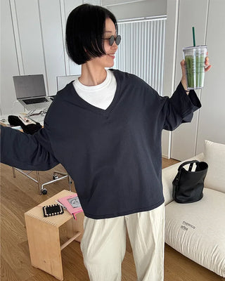 Loose-fitting V-neck cotton t-shirt