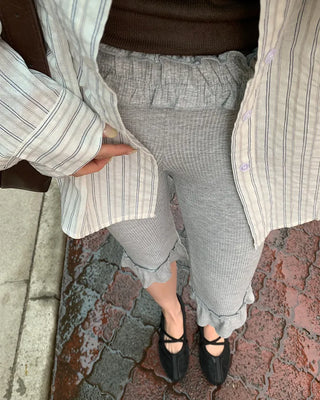 Ribbed Frill Capri Pants