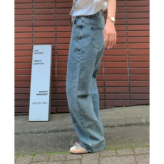 Pintuck pointed denim