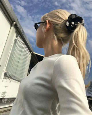 Side-strap long-sleeve T-shirt