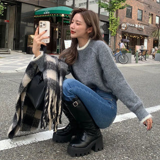 Two-tone raglan knit