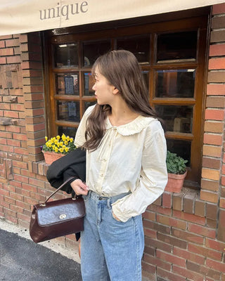 Round lace collar blouse