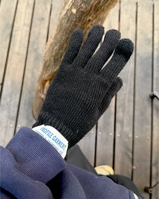 Label knit gloves