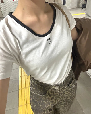 Two-tone neckline ribbon half T-shirt