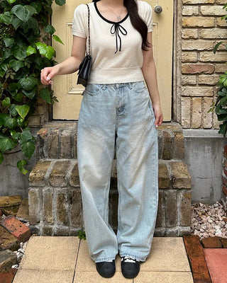 Wide-leg denim jeans with rear pockets