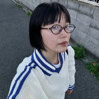 Oval frame glasses