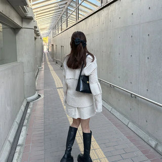 Loose-fitting punched knit