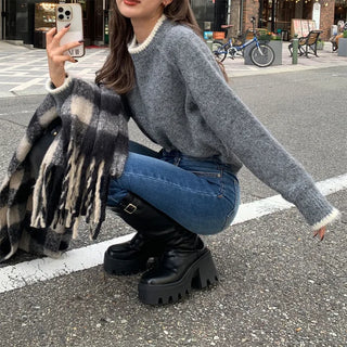 Two-tone raglan knit