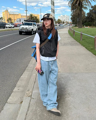 Back lettering denim pants