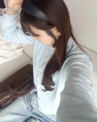 Round neck knit cardigan