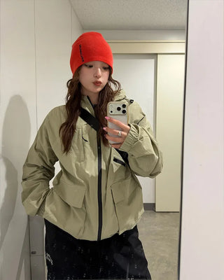 Hooded windbreaker with pockets