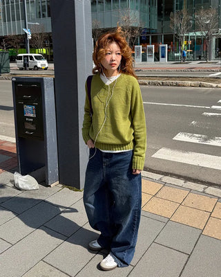 V-neck loose-fit knit
