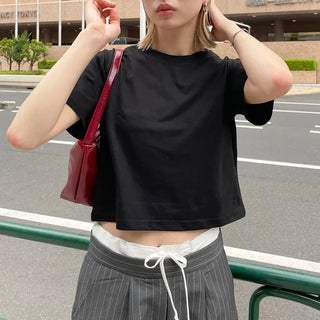 Round cropped short-sleeved T-shirt