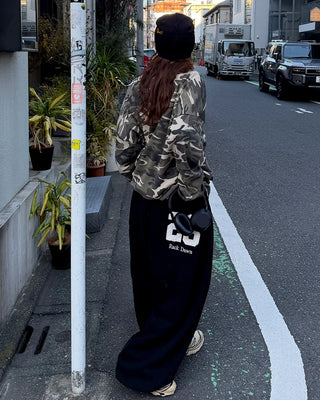 Back embroidered sweatpants