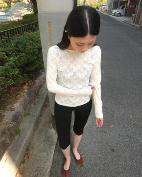 U-neckline floral lace T-shirt