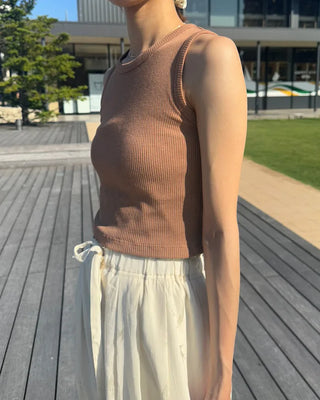Cropped simple tank top